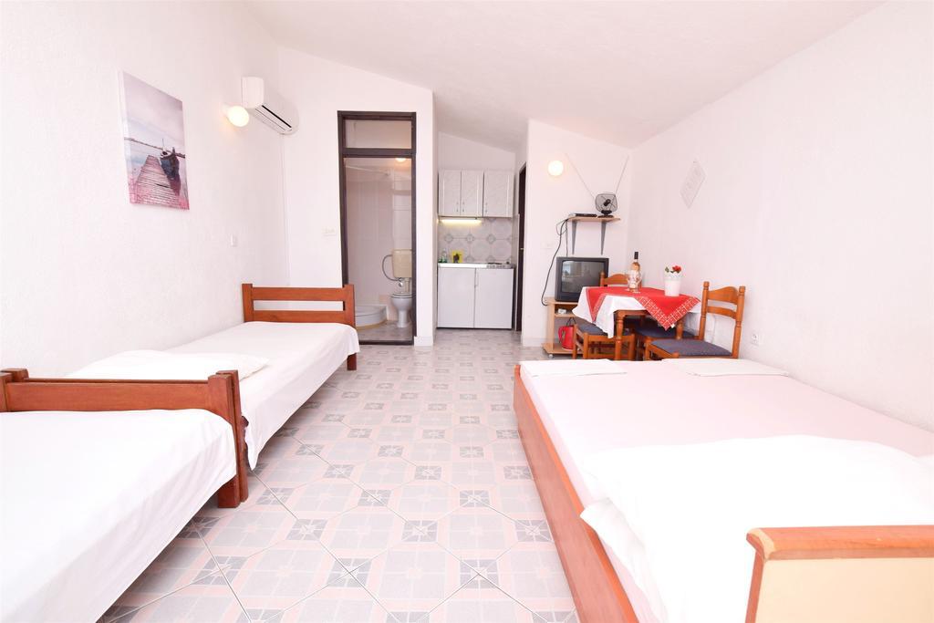 Apartments Dubravka Pisak Bagian luar foto