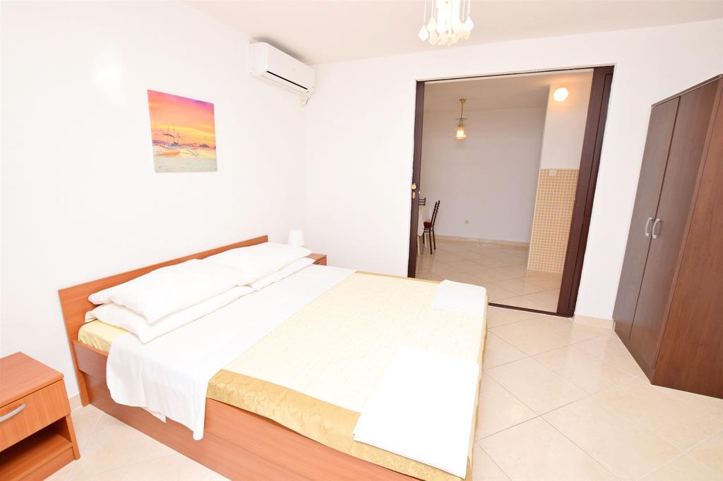 Apartments Dubravka Pisak Bagian luar foto