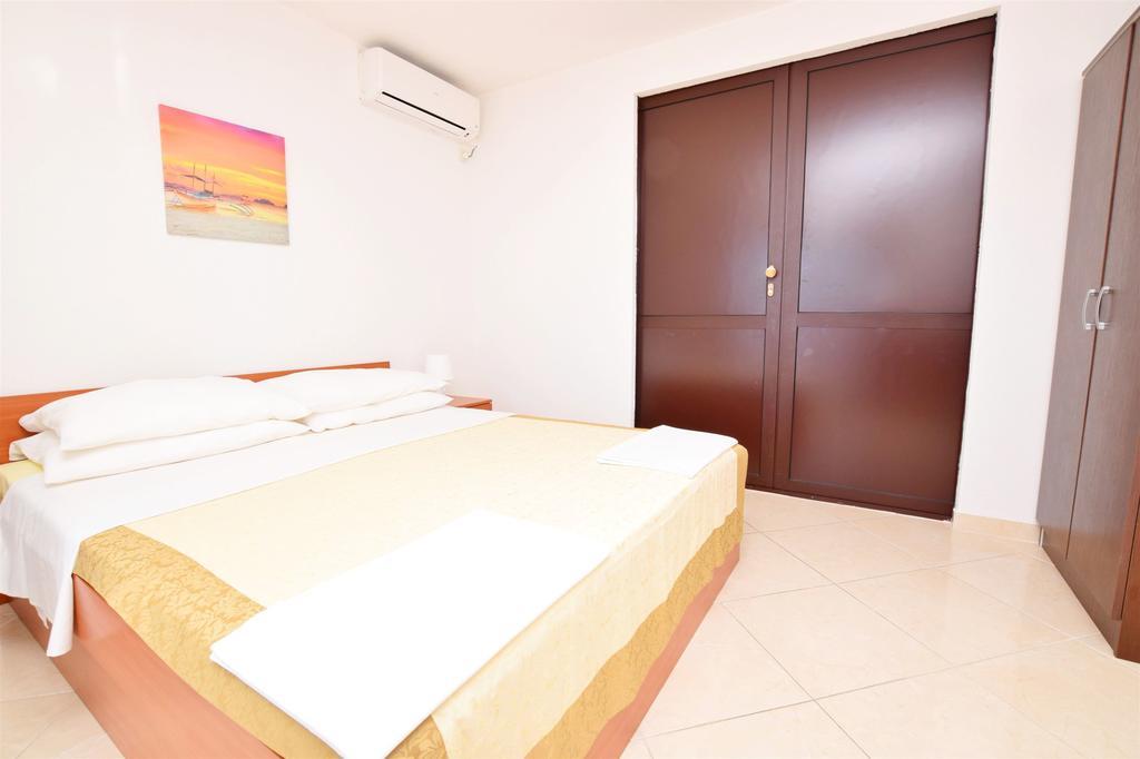 Apartments Dubravka Pisak Bagian luar foto